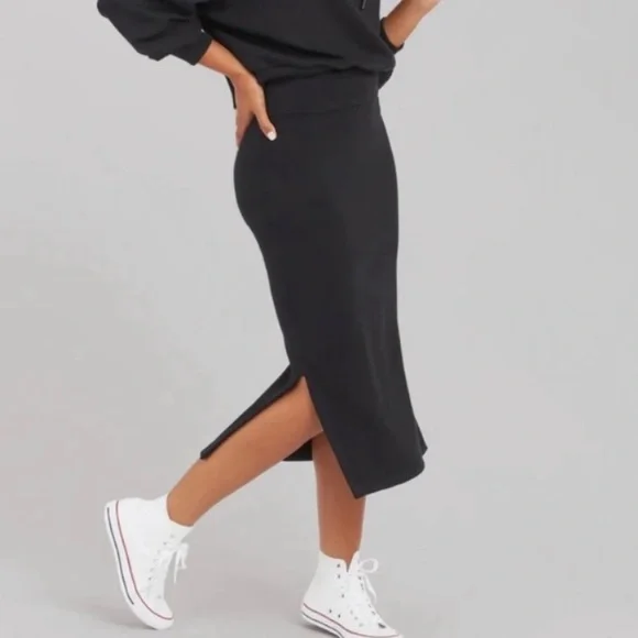 Spanx Air Essentials Spacer Skirt NWT, size medium - Picture 1 of 8